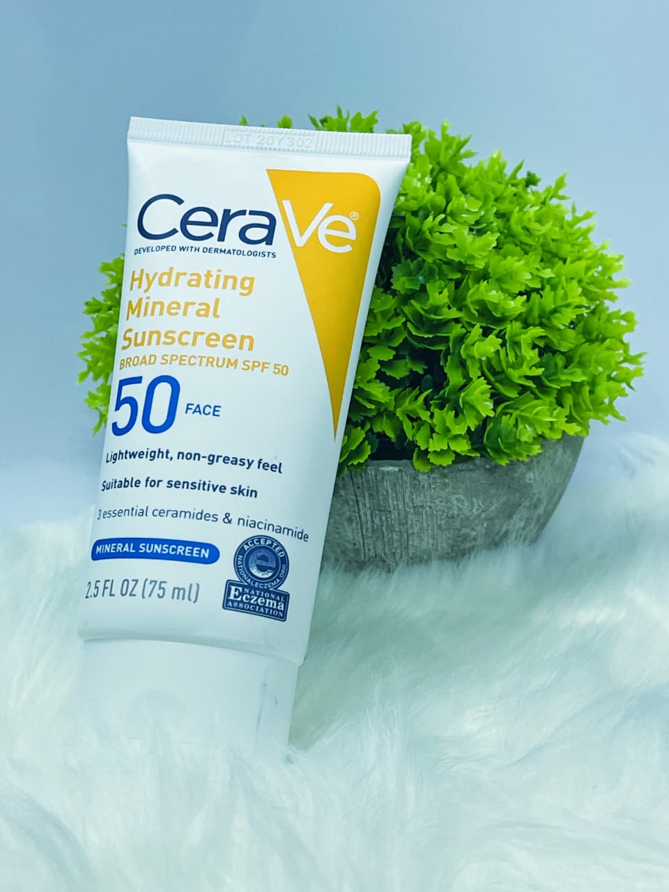 CeraVe Hydrating Mineral Sunscreen SPF 50